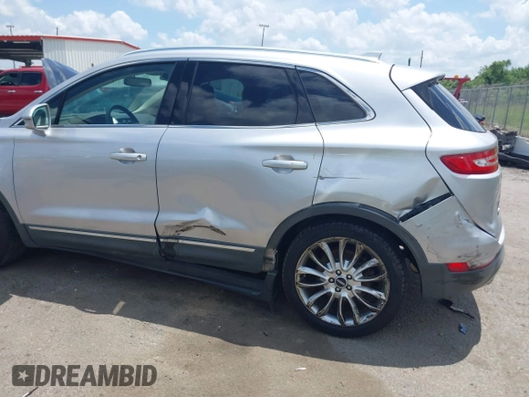 2015 Lincoln MKC z VIN 5LMCJ1A93FUJ25890, wystawiony jako IAAI lot #42125994 z przebiegiem 102 233 mil mil oraz . Historia ofert i sprzedaży dostępna na DreamBid. Obrazek 6.