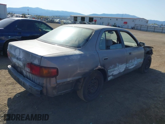 1996 Toyota Camry DX with VIN 4T1BG12KXTU655820, listed as a IAAI auction lot 42093458 with 197,247 mi miles. Bid and sale history available at carsss.com. Image 4.
