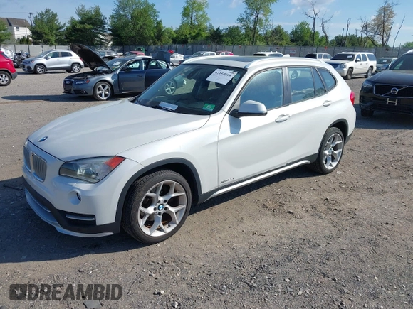 2015 BMW X1 xDrive28i z VIN WBAVL1C56FVY37452, wystawiony jako IAAI lot #42159918 z przebiegiem 70 044 mil mil oraz . Historia ofert i sprzedaży dostępna na DreamBid. Obrazek 2.