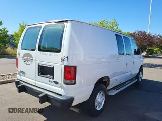 2014 Ford Econoline Cargo Commercial z VIN 1FTNE2EW0EDA95532, wystawiony jako IAAI lot #42442160 z przebiegiem 140 667 mil mil oraz . Historia ofert i sprzedaży dostępna na DreamBid. Obrazek 38.