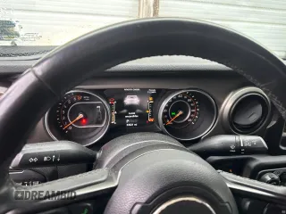 2018 Jeep Wrangler Unlimited Sport with VIN 1C4HJXDG8JW166409, listed as a Copart auction lot 71764992 with 33,521 mi miles and . Bid and sale history available at DreamBid. Image 8.