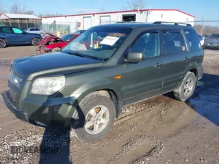 2006 Honda Pilot EX-L with VIN 5FNYF28546B002907, listed as a IAAI auction lot 41650042 with 272,069 mi miles and . Bid and sale history available at carsss.com. Image 2.