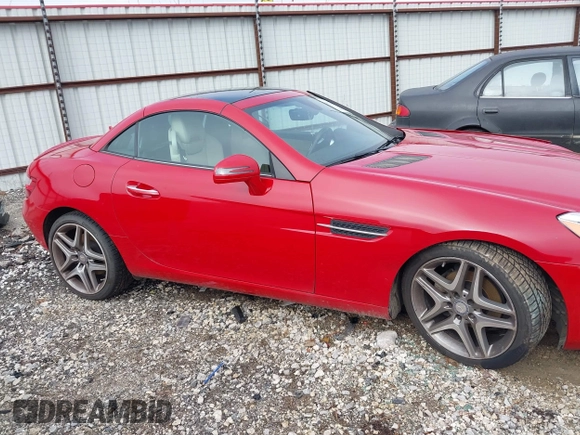 2013 Mercedes-Benz SLK 250 с VIN WDDPK4HAXDF064844, выставлен на аукционе IAAI как лот 41238237 с пробегом 61 180 миль миль и . История ставок и продаж доступна на DreamBid. Изображение 13.