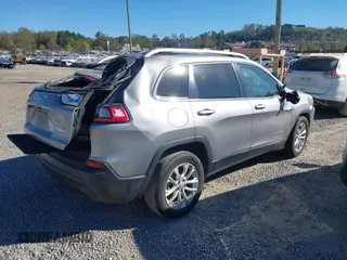 2019 Jeep Cherokee Latitude with VIN 1C4PJLCB4KD428000, listed as a IAAI auction lot 40602703 with 232,159 mi miles and . Bid and sale history available at DreamBid. Image 4.