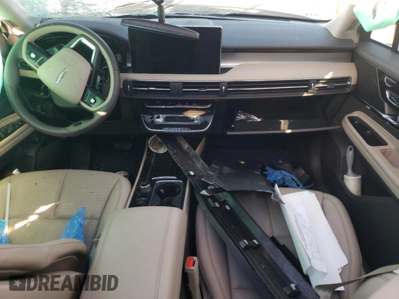 2023 Lincoln Corsair Standard z VIN 5LMCJ1CA0PUL03229, wystawiony jako Copart lot #41446365 z przebiegiem Nie podano mil oraz Nie do naprawy. Historia ofert i sprzedaży dostępna na DreamBid. Obrazek 8.