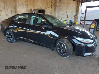 2024 Nissan Sentra SV z VIN 3N1AB8CV7RY281837, wystawiony jako IAAI lot #41661828 z przebiegiem 4 433 mil mil oraz . Historia ofert i sprzedaży dostępna na DreamBid. Obrazek 1.