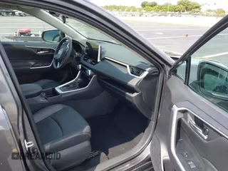 2024 Toyota RAV4 XLE Premium z VIN 2T3C1RFVXRC295264, wystawiony jako IAAI lot #42229471 z przebiegiem 6 717 mil mil oraz . Historia ofert i sprzedaży dostępna na DreamBid. Obrazek 5.