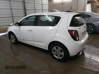 2016 Chevrolet Sonic LS z VIN 1G1JA6SH1G4174727, wystawiony jako Copart lot #47789335 z przebiegiem 166 907 mil mil oraz Szkoda całkowita • Salvage title. Historia ofert i sprzedaży dostępna na DreamBid. Obrazek 2.