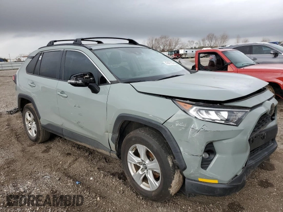 2019 Toyota RAV4 XLE with VIN 2T3W1RFV4KW005960, listed as a Copart auction lot 47477155 with 31,226 mi miles and Salvage Title. Bid and sale history available at carsss.com. Image 4.