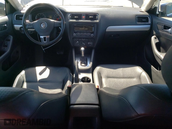 2013 Volkswagen Jetta SE z VIN 3VWDP7AJ8DM288024, wystawiony jako Copart lot #49385335 z przebiegiem 109 439 mil mil oraz Szkoda całkowita • Salvage title. Historia ofert i sprzedaży dostępna na DreamBid. Obrazek 8.