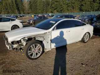 2014 Jaguar XJ with VIN SAJWJ2GD2E8V61998, listed as a Copart auction lot 42962645 with 101,609 mi miles and Salvage Title. Bid and sale history available at carsss.com. Image 1.
