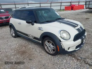 2008 MINI Hardtop S с VIN WMWMF73538TT89353, выставлен на аукционе IAAI как лот 42647235 с пробегом 145 321 миль миль и . История ставок и продаж доступна на DreamBid. Изображение 1.