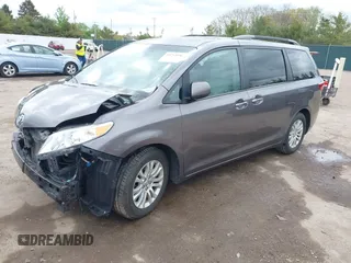 2015 Toyota Sienna XLE z VIN 5TDYK3DC4FS533607, wystawiony jako IAAI lot #42213096 z przebiegiem 197 590 mil mil oraz . Historia ofert i sprzedaży dostępna na DreamBid. Obrazek 2.