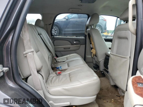 2010 Chevrolet Tahoe LT z VIN 1GNUKBE04AR119674, wystawiony jako Copart lot #58498755 z przebiegiem 226 149 mil mil oraz Czysty tytuł • Clean title. Historia ofert i sprzedaży dostępna na DreamBid. Obrazek 11.