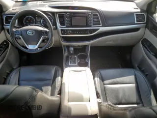 2018 Toyota Highlander LE with VIN 5TDBZRFH1JS906155, listed as a Copart auction lot 65517405 with 118,413 mi miles and Clean title. Bid and sale history available at DreamBid. Image 8.