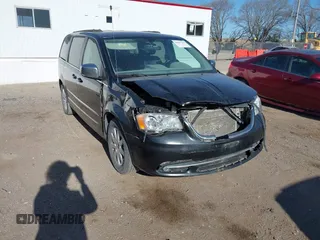 2011 Chrysler Town & Country Touring L z VIN 2A4RR8DG5BR803635, wystawiony jako IAAI lot #42003364 z przebiegiem 160 910 mil mil oraz . Historia ofert i sprzedaży dostępna na DreamBid. Obrazek 1.