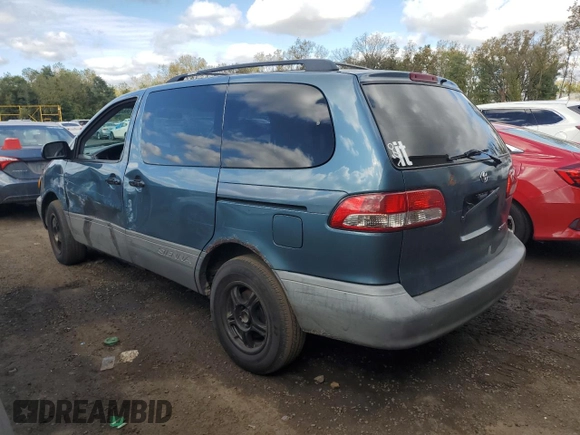 2002 Toyota Sienna LE with VIN 4T3ZF13CX2U463618, listed as a Copart auction lot 73660534 with 279,315 mi miles and Salvage Title. Bid and sale history available at carsss.com. Image 2.