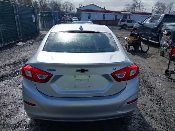 2017 Chevrolet Cruze LT with VIN 1G1BE5SM8H7257409, listed as a IAAI auction lot 41710308 with 90,784 mi miles. Bid and sale history available at carsss.com. Image 16.