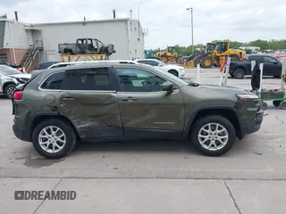 2016 Jeep Cherokee Latitude z VIN 1C4PJMCB6GW142747, wystawiony jako IAAI lot #42335016 z przebiegiem 95 085 mil mil oraz . Historia ofert i sprzedaży dostępna na DreamBid. Obrazek 13.