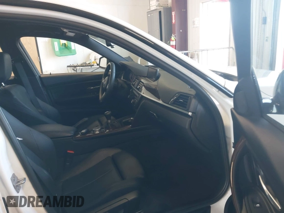 2015 BMW 3 Series 335i z VIN WBA3A9G58FNN73480, wystawiony jako IAAI lot #42116761 z przebiegiem 50 879 mil mil oraz . Historia ofert i sprzedaży dostępna na DreamBid. Obrazek 5.