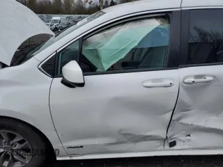 2021 Toyota Sienna LE z VIN 5TDKSKFC1MS017585, wystawiony jako Copart lot #84968164 z przebiegiem 31 279 mil mil oraz Szkoda całkowita • Salvage title. Historia ofert i sprzedaży dostępna na DreamBid. Obrazek 7.