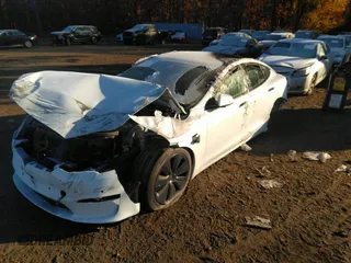 2022 Tesla Model S with VIN 5YJSA1E54NF488023, listed as a IAAI auction lot 36074023 with 200 mi miles and . Bid and sale history available at DreamBid. Image 2.