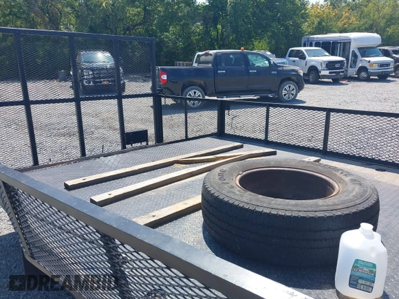 2008 Ford F-350 XL with VIN 1FDSF34518EA74407, listed as a IAAI auction lot 40175787 with 129,180 mi miles and . Bid and sale history available at DreamBid. Image 8.