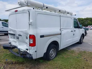 2020 Nissan NV Cargo SV z VIN 1N6BF0KM6LN800927, wystawiony jako IAAI lot #42027239 z przebiegiem 102 724 mil mil oraz . Historia ofert i sprzedaży dostępna na DreamBid. Obrazek 4.