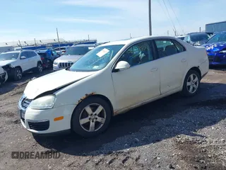 2008 Volkswagen Jetta SE with VIN 3VWRZ71KX8M077504, listed as a IAAI auction lot 40757804 with 186,566 mi miles and . Bid and sale history available at DreamBid. Image 2.