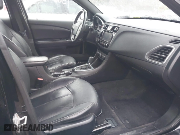 2013 Chrysler 200 Limited with VIN 1C3CCBCG4DN768490, listed as a IAAI auction lot 41533982 with 136,294 mi miles. Bid and sale history available at carsss.com. Image 5.