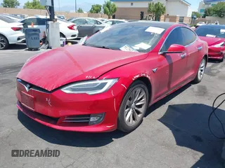 2017 Tesla Model S 60 z VIN 5YJSA1E18HF178698, wystawiony jako IAAI lot #42627397 z przebiegiem 87 301 mil mil oraz . Historia ofert i sprzedaży dostępna na DreamBid. Obrazek 19.