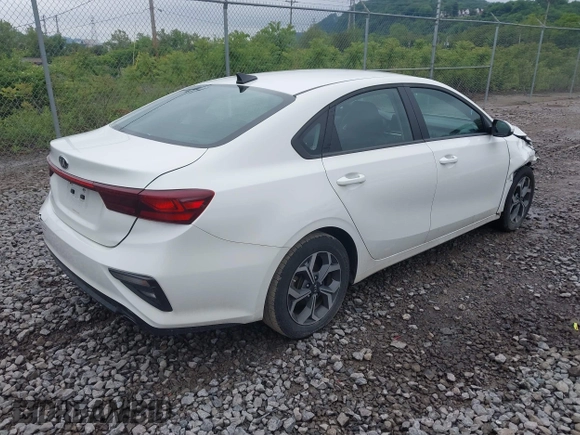 2020 Kia Forte LXS z VIN 3KPF24AD3LE194032, wystawiony jako IAAI lot #42273724 z przebiegiem 36 037 mil mil oraz . Historia ofert i sprzedaży dostępna na DreamBid. Obrazek 4.