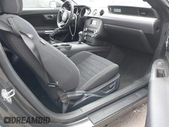 2016 Ford Mustang EcoBoost z VIN 1FA6P8TH4G5290350, wystawiony jako IAAI lot #42195141 z przebiegiem 98 495 mil mil oraz . Historia ofert i sprzedaży dostępna na DreamBid. Obrazek 5.
