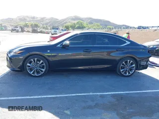 2019 Lexus ES 350 z VIN 58ABZ1B1XKU022842, wystawiony jako IAAI lot #42276726 z przebiegiem 73 776 mil mil oraz . Historia ofert i sprzedaży dostępna na DreamBid. Obrazek 15.