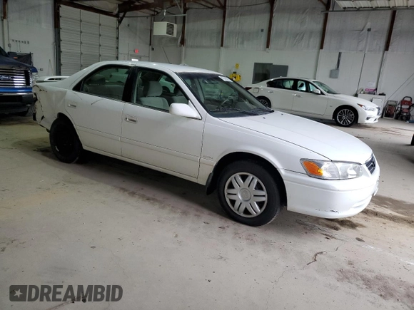 2000 Toyota Camry CE with VIN 4T1BG22K0YU961745, listed as a Copart auction lot 47946965 with 245,475 mi miles and Salvage Title. Bid and sale history available at carsss.com. Image 4.