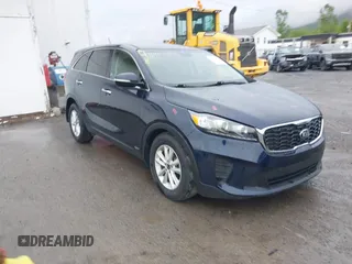 2020 Kia Sorento LX z VIN 5XYPGDA3XLG652343, wystawiony jako IAAI lot #42208890 z przebiegiem 67 228 mil mil oraz . Historia ofert i sprzedaży dostępna na DreamBid. Obrazek 1.