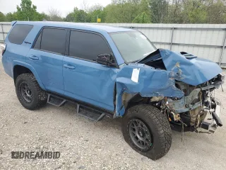 2018 Toyota 4Runner SR5 with VIN JTEBU5JR8J5583392, listed as a Copart auction lot 50820825 with 124,796 mi miles and Salvage Title. Bid and sale history available at DreamBid. Image 4.