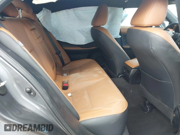 2021 Lexus IS 300 z VIN JTHC81F21M5046836, wystawiony jako IAAI lot #41746130 z przebiegiem 41 806 mil mil oraz . Historia ofert i sprzedaży dostępna na DreamBid. Obrazek 8.