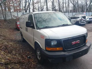 2017 GMC Savana Cargo Van with VIN 1GTW7AFF0H1117025, listed as a IAAI auction lot 41684790 with 201,894 mi miles. Bid and sale history available at carsss.com. Image 1.