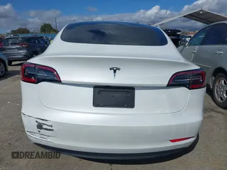 2023 Tesla Model 3 z VIN 5YJ3E1EA6PF488405, wystawiony jako IAAI lot #41570896 z przebiegiem 26 631 mil mil oraz . Historia ofert i sprzedaży dostępna na DreamBid. Obrazek 17.