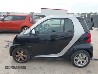 2013 Smart fortwo Pure with VIN WMEEJ3BA5DK620493, listed as a IAAI auction lot 42071086 with 85,883 mi miles and . Bid and sale history available at DreamBid. Image 15.
