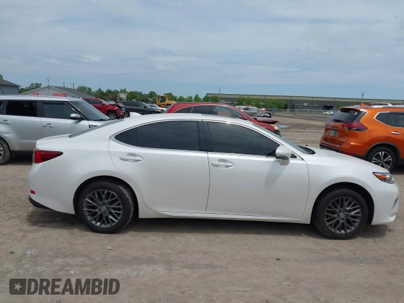 2018 Lexus ES 350 z VIN 58ABK1GG9JU095152, wystawiony jako IAAI lot #42505533 z przebiegiem 70 555 mil mil oraz . Historia ofert i sprzedaży dostępna na DreamBid. Obrazek 14.