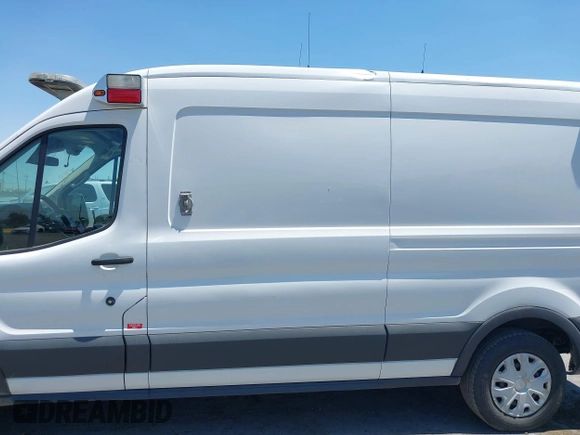 2017 Ford Transit z VIN 1FDYR2CM3HKA31676, wystawiony jako IAAI lot #42641414 z przebiegiem 315 686 mil mil oraz . Historia ofert i sprzedaży dostępna na DreamBid. Obrazek 14.