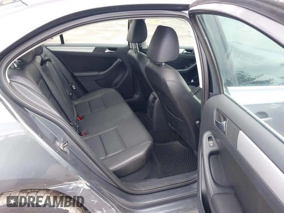 2013 Volkswagen Jetta SE with VIN 3VWBP7AJ2DM395982, listed as a IAAI auction lot 41952654 with 130,906 mi miles and . Bid and sale history available at DreamBid. Image 8.