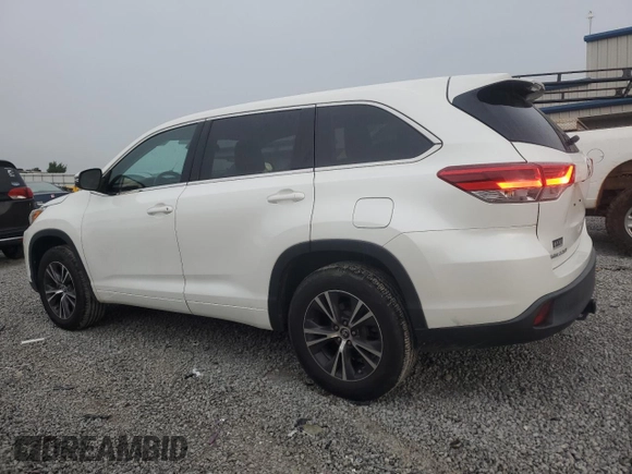 2018 Toyota Highlander LE with VIN 5TDZARFH0JS039501, listed as a Copart auction lot 59581135 with 103,389 mi miles and Salvage title. Bid and sale history available at DreamBid. Image 2.
