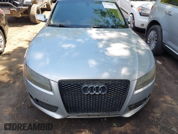 2012 Audi A5 Premium Plus z VIN WAULFAFR7CA027599, wystawiony jako IAAI lot #42201693 z przebiegiem 126 866 mil mil oraz . Historia ofert i sprzedaży dostępna na DreamBid. Obrazek 6.