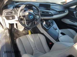 2015 BMW i8 z VIN WBY2Z2C51FV392465, wystawiony jako Copart lot #46313565 z przebiegiem Nie podano mil oraz Czysty tytuł • Clean title. Historia ofert i sprzedaży dostępna na DreamBid. Obrazek 8.