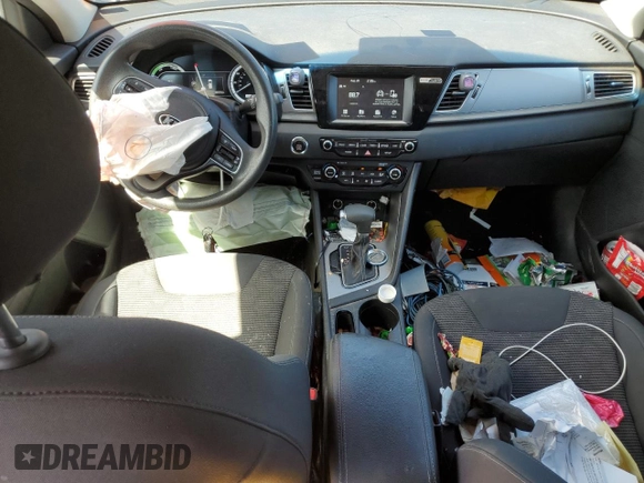 2018 Kia Niro FE with VIN KNDCB3LC3J5153586, listed as a Copart auction lot 67864184 with 86,574 mi miles and Salvage Title. Bid and sale history available at carsss.com. Image 8.