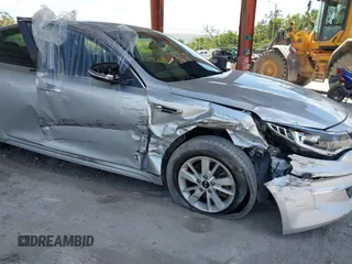 2016 Kia Optima LX z VIN 5XXGT4L39GG093127, wystawiony jako IAAI lot #42180887 z przebiegiem 171 014 mil mil oraz . Historia ofert i sprzedaży dostępna na DreamBid. Obrazek 6.