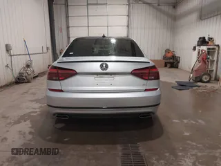 2018 Volkswagen Passat GT z VIN 1VWJM7A36JC047802, wystawiony jako IAAI lot #41714998 z przebiegiem 70 753 mil mil oraz . Historia ofert i sprzedaży dostępna na DreamBid. Obrazek 16.